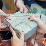 ベトナムの50万VND札の札束