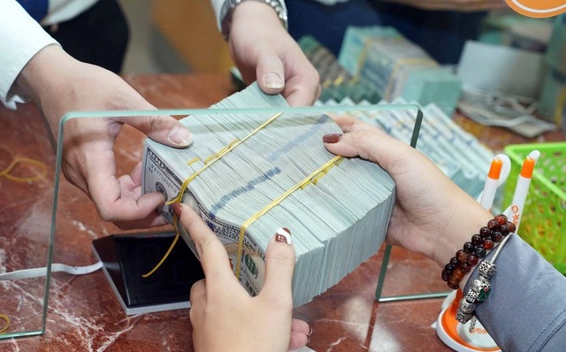 ベトナムの50万VND札の札束