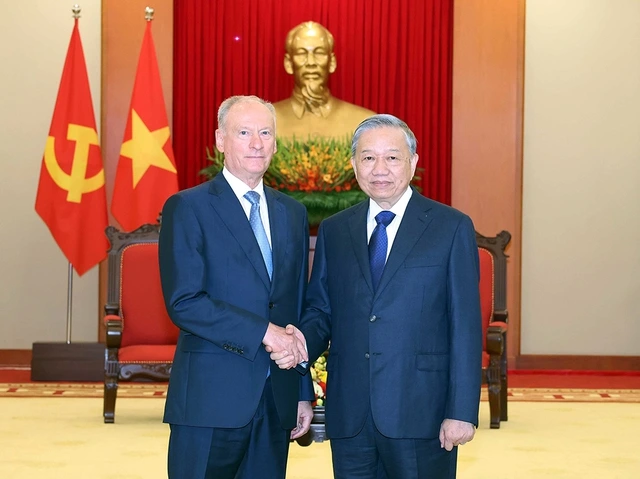 ベトナムのトー・ラム書記長とロシア大統領補佐官でありロシア連邦海洋評議会議長を務めるニコライ・パトルシェフ氏