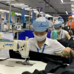 ベトナムの縫製工場労働者