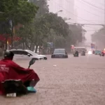 台風10号の豪雨によって浸水したハノイ市内