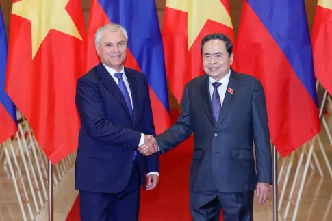 ロシア国家会議（下院）のヴャチェスラフ・ヴォロージン議長とベトナムのチャン・タイン・マン国会議長