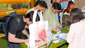 ホーチミン市で開催されたキャセイトラベルフェアの入場受付