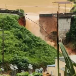 決壊したバッケー1号水力発電ダム