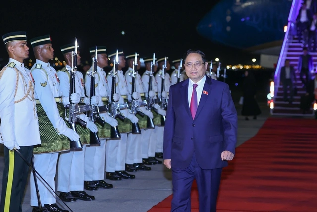 マレーシアに到着したファン・ミン・チン首相