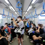 ホーチミン市メトロ1号線を利用する市民