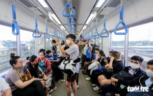 ホーチミン市メトロ1号線を利用する市民