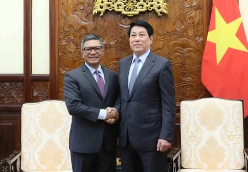 ベトナムのルオン・クオン国家主席とインドネシア大使デニー・アブディ氏