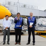 ノイバイ空港での支援物資引き渡し式