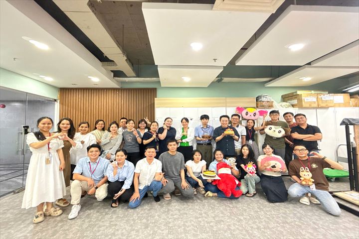 イオンファンタジーベトナムのスタッフたち