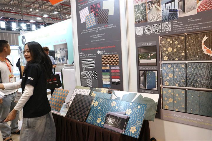 JTWが展示した和柄のタイル