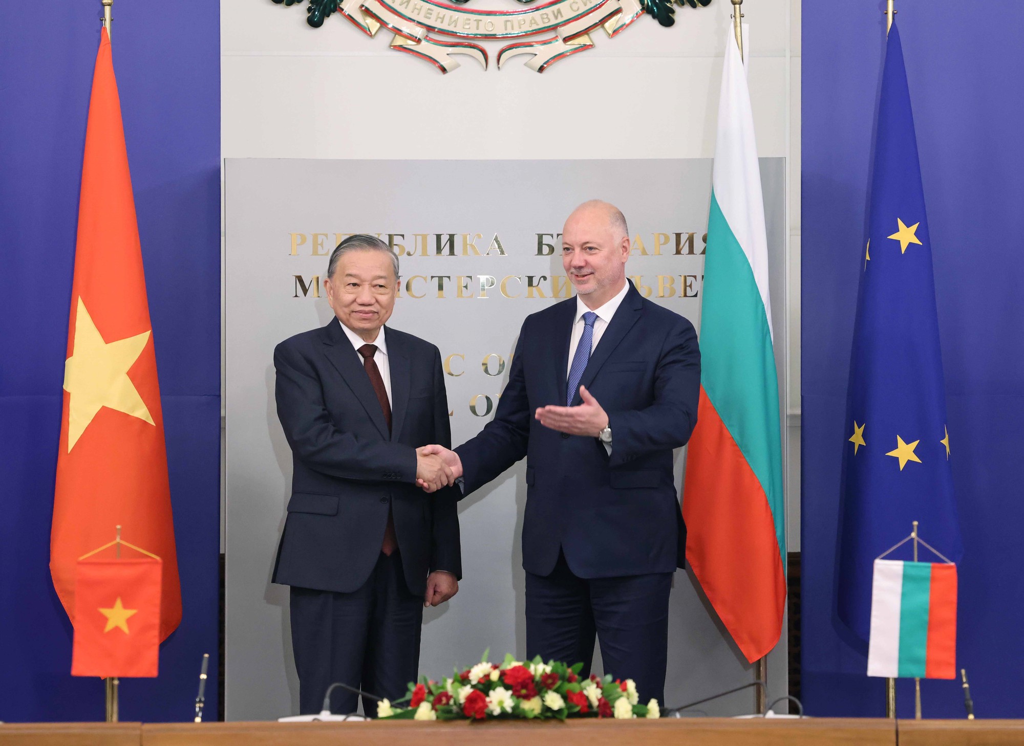 ベトナムのトー・ラム書記長とブルガリアのロセン・ジェリャズコフ首相