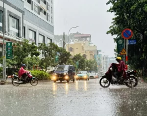 大雨のハノイ市内の様子