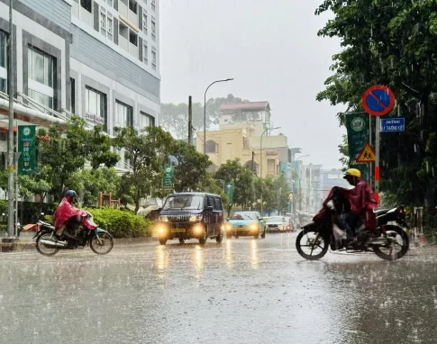 大雨のハノイ市内の様子