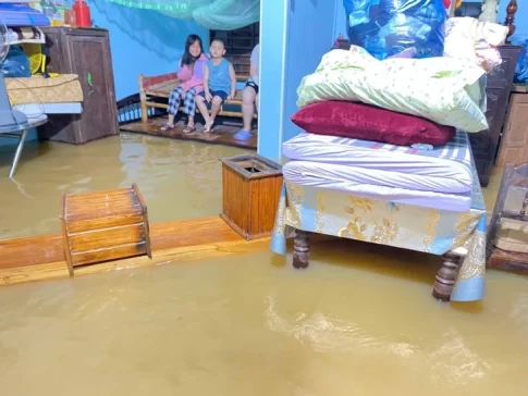 浸水したフエ市内の住宅