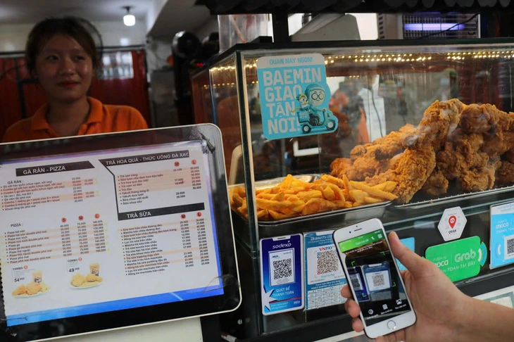 ベトナムでのQRコード決済の様子