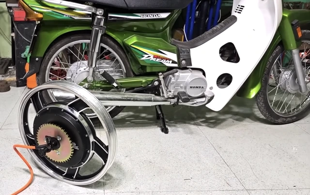 前輪にモーターを取り付けてバイクをハイブリッド化する