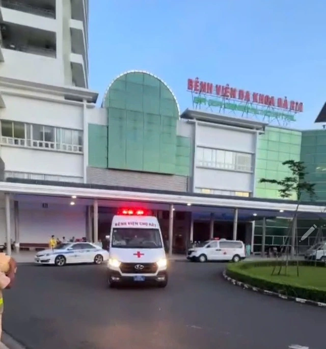 提供された臓器を運ぶ救急車