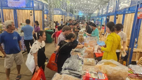 カマウ省カニフェスの様子