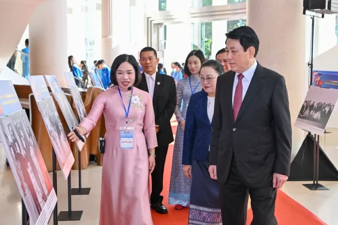 式典に参加するルオン・クオン国家主席