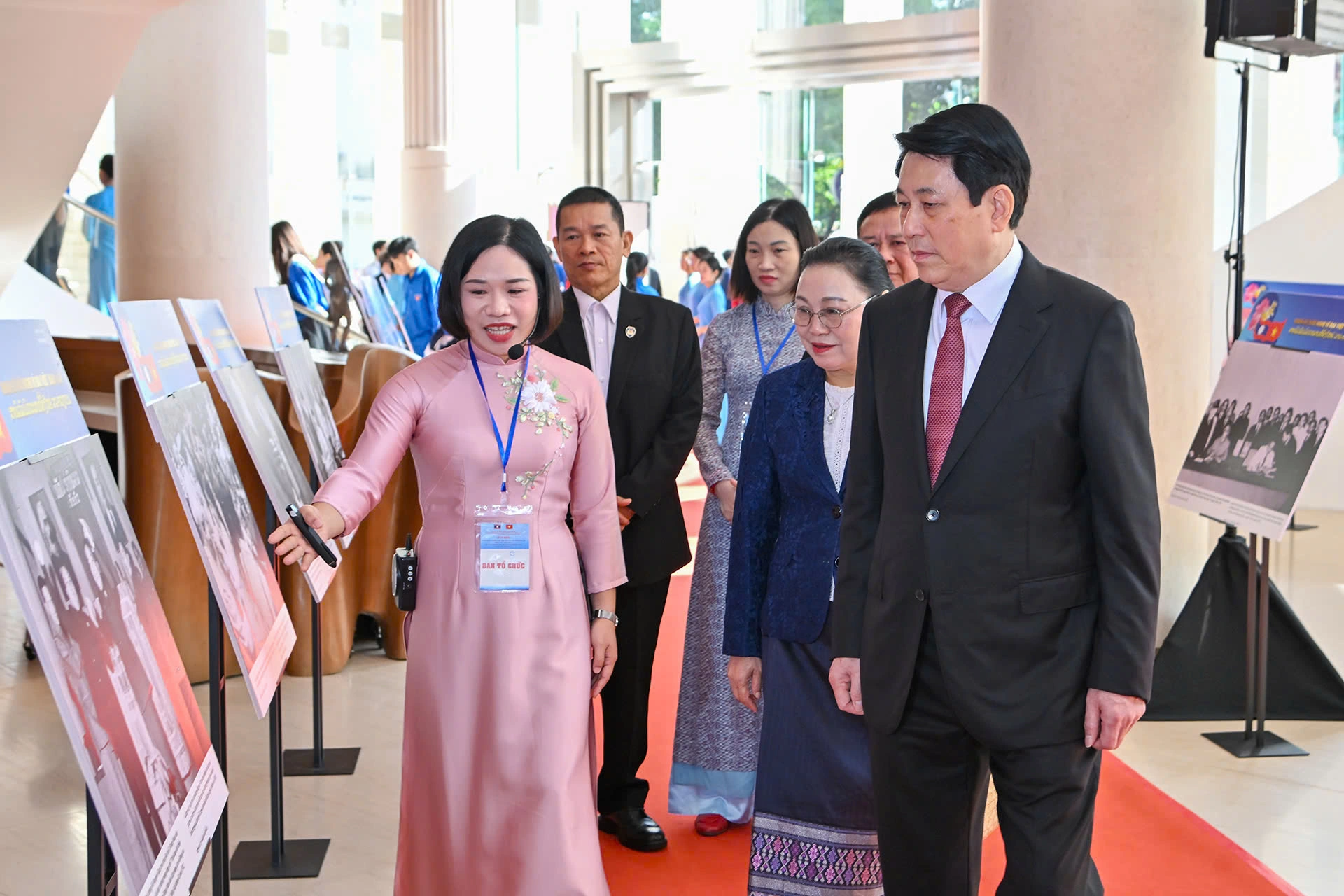 式典に参加するルオン・クオン国家主席