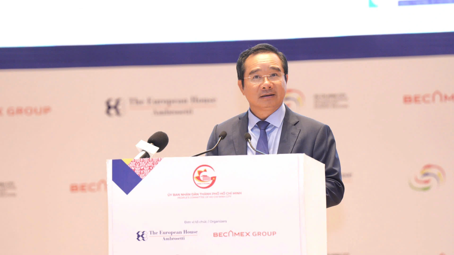 ホーチミン市人民委員会のグエン・バン・ドゥック主席