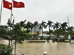 浸水したフエ市中心部