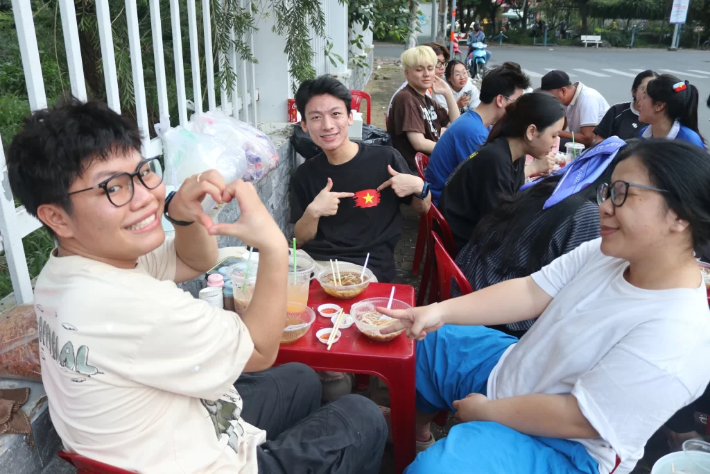 中部水害の救援物資配送のために集まったボランティアたち