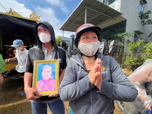 ベトナム中部洪水被害者の葬儀