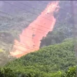 山の斜面で発生しただし規模な土砂崩れ