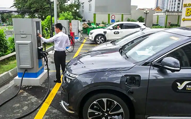 EV専用充電スタンド