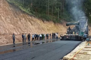 土砂崩れから復旧されたミモサ峠