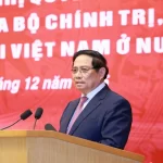 在外ベトナム人政策に関する党中央委員会決議第36-NQ/TWおよび政治局・書記局の関連指示の実施状況を総括する全国会議に出席したファン・ミン・チン首相