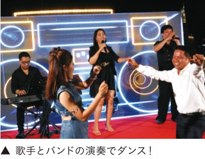 アイザキベトナムの社員も参加した歌と踊りのパフォーマンス
