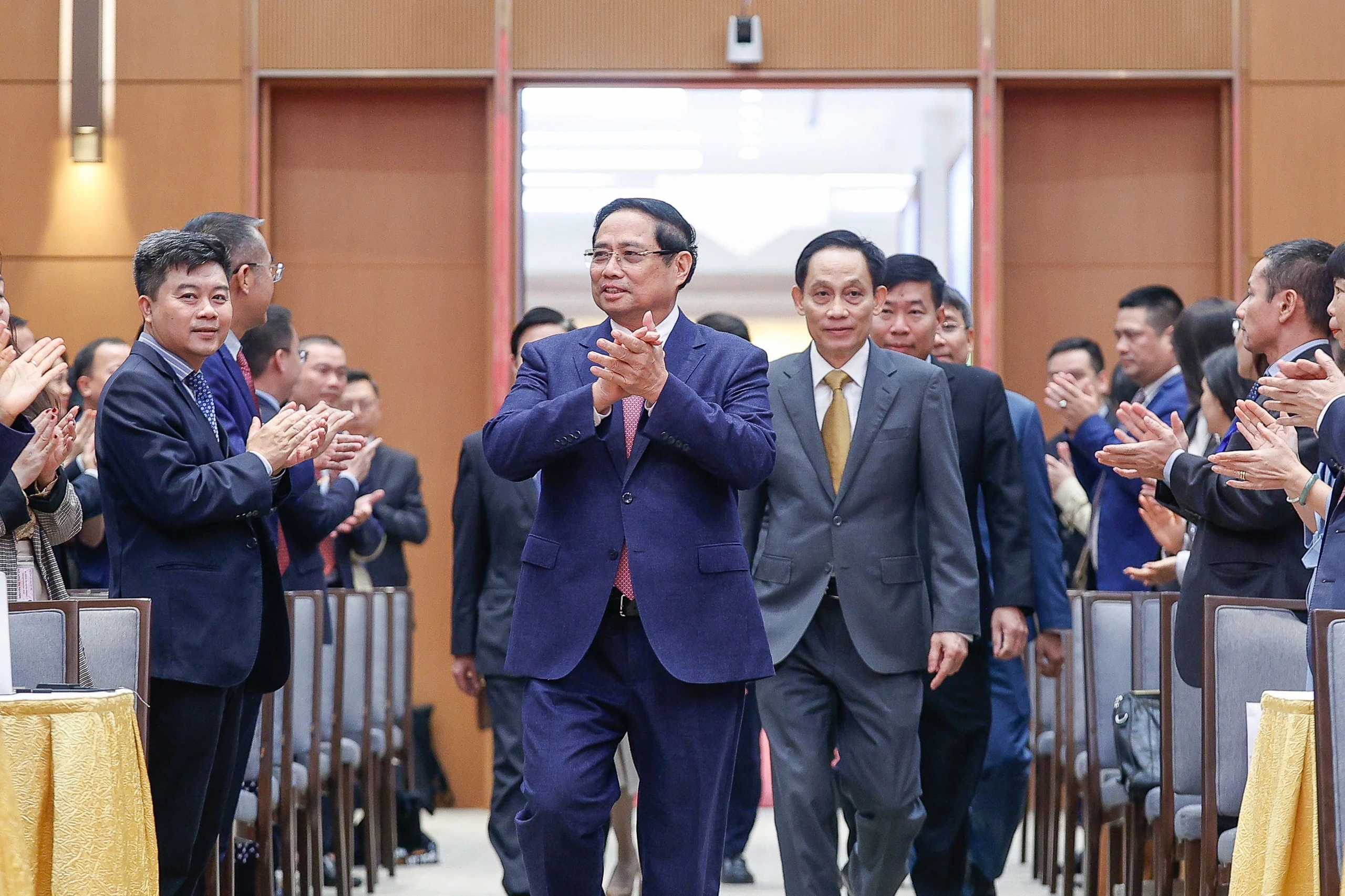 ベトナム外務省の2025年業務総括および2026年の方針・重点任務を展開する会議に出席したファン・ミン・チン首相