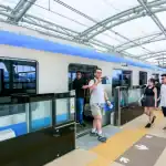 ホーチミン市メトロ1号線を利用する市民