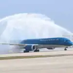ロンタイン空港完成式典に合わせて着陸したベトナム航空のボーイング787-9型機