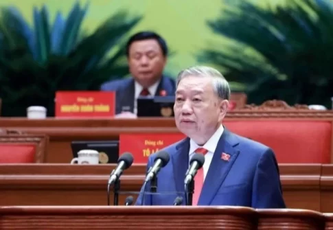 第14回党大会で中央委員会で委員の再任が決まったトー・ラム書記長