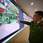 AIカメラで歩道の違反行為を確認するハノイ警察