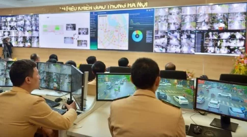 ハノイ警察交通管制センターのAI監視カメラモニタリングルーム