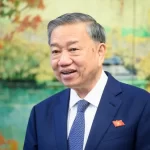 ベトナム文化の日に関する決議に署名したベトナムのトー・ラム書記長