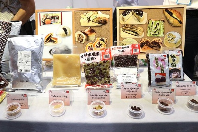 TTCフーズが展示したベーカリー向けの各種小豆あんこ