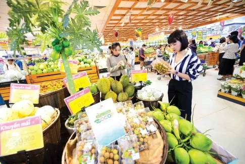 ベトナムで最も歴史の古いスーパーであるコープマートの販売風景