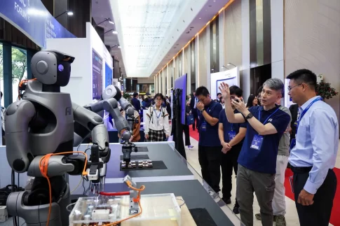 ベトナムの製造業関連展示会に展示されたロボット技術
