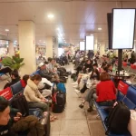 旧正月休みからの帰省で混雑するタンソンニャット空港