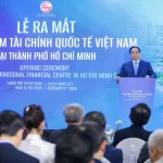 ホーチミン市のベトナム国際金融センター正式発足式で演説したベトナムのファン・ミン・チン首相