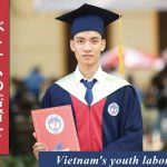 ベトナム人大学生の卒業式の記念写真