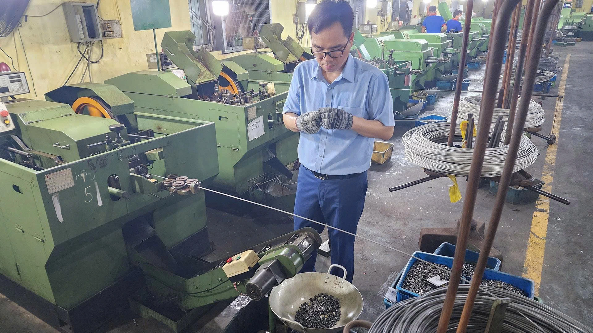 BROTHER FASTENER .,JSCのねじ製造現場