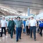 ロンタイン国際空港建設現場を視察するベトナムのファン・ミン・チン首相