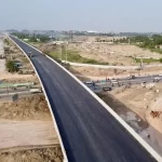 ホーチミン市の国道13号線の上を通過する環状3号線道路